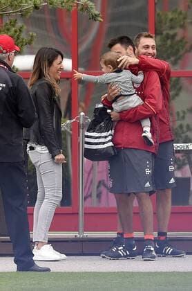 11.07.2016, Fussball 1. Liga 2016 2017, FC Bayern München, Trainingsauftakt an der Säbenerstrasse, Co-Trainer Davide Ancelotti (Bayern München) mit seiner Familie. 