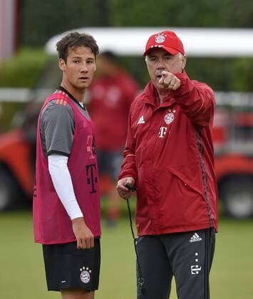 11.07.2016, Fussball 1. Liga 2016 2017, FC Bayern München, Trainingsauftakt an der Säbenerstrasse, v.l. x und Trainer Carlo Ancelotti (FC Bayern München) 