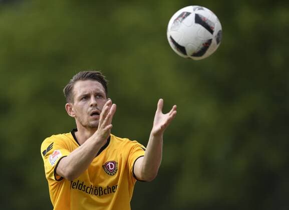Fußball, 2. Liga, Saison 2016 2017, SG Dynamo Dresden, Testspiel, SG Dynamo Dresden - Hertha BSC U23, Jahnkampfbahn, Großenhain. Dresdens Marc Wachs am Ball. RM001