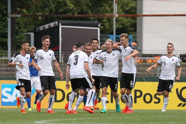 14.07.2016, xjfx, Fussball Europameisterschaft 2016 U19, Oesterreich - Italien, emspor v.l. Giuseppe Panico (Italien) ,enttaeuscht, enttaeuscht schauend, dissapointed,Albin Gashi (Oesterreich),Maximilian Woeber (Oesterreich), Stefan Peric (Oesterreich),Sandi Lovric (Oesterreich),Xaver Schlager (Oesterreich),Stefan Posch (Oesterreich),Marco Krainz (Oesterreich) Torjubel, Goal celebration, celebrate the goal Reutlingen