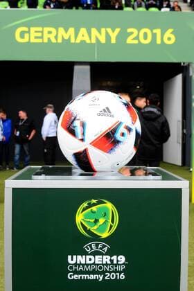 Feature, adidas Spielball Torfabrik im Desgin der Euro 2016. Deutschland, Reutlingen: Fussball, UEFA Under19 Championship: Italien vs Oesterreich am 14.07.2016, Stadion An der Kreuzeiche.
