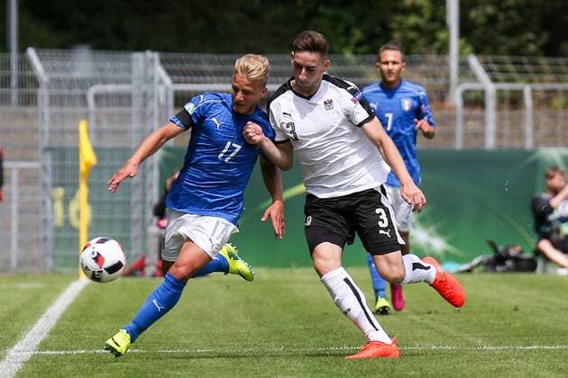 14.07.2016, xjfx, Fussball Europameisterschaft 2016 U19, Oesterreich - Italien, emspor v.l. Giuseppe Panico (Italien) ,Stefan Peric (Oesterreich),Zweikampf, Action, Aktion, Battles for the Ball Reutlingen
