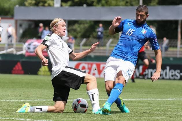 14.07.2016, xjfx, Fussball Europameisterschaft 2016 U19, Oesterreich - Italien, emspor v.l. Xaver Schlager (Oesterreich),Mauro Coppolaro (Italien),Zweikampf, Action, Aktion, Battles for the Ball Reutlingen