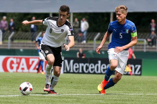 14.07.2016, xjfx, Fussball Europameisterschaft 2016 U19, Oesterreich - Italien, emspor v.l. Amel Jakupovic (Oesterreich),Filippo Romagna (Italien), Zweikampf, Action, Aktion, Battles for the Ball Reutlingen