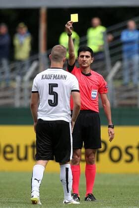 Benjamin Kaufmann ( Oesterreich ) Schiedsrichter Aliyar Aghayev, Italien vs Oesterreich, U-19-Fussball-Europameisterschaft 2016 , Fussball, 14.07.2016, Reutlingen Copyright: Langerx xEibner-Pressefoto EP_HLR