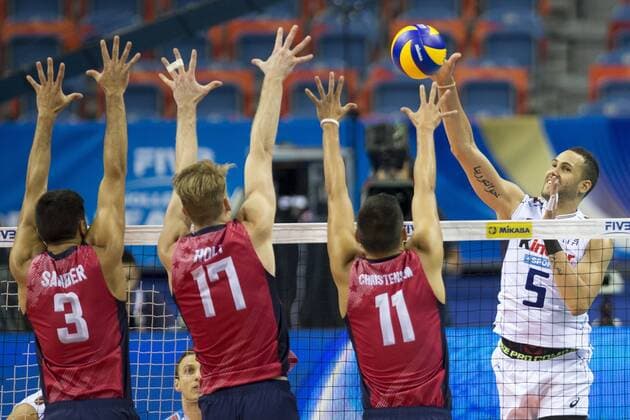 Volleyball, FIVB World League, Italien - USA FIVB Volleyball World League Finals Krakow 2016 USA vs Italy at FIVB Volleyball World League Finals on July 14, 2016 in Krakow, Poland. In the picture: Taylor Sander from USA, Maxwell Holt from USA, Micah Christenson from USA, Osmany Juantorena from Italy  EN_01218397_0002