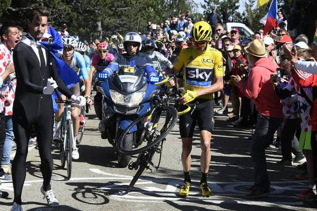 MONT VENTOUX, FRANCE - JULY 14 : FROOME Christopher (GBR) Rider of TEAM SKY running with his bike after a crash in the last kilometer of the Mont Ventoux climb during stage 12 of the 2016 Tour de France a 184 km stage between Montpellier and Mont Ventoux - Chalet Reynard, on July 14, 2016 in Mont Ventoux, France , 14 07 2016 CYCLISME : Tour de France - Etape 12 - Montpellier to Chalet-Reynard - 14 07 2016 PHOTONEWS PANORAMIC  -