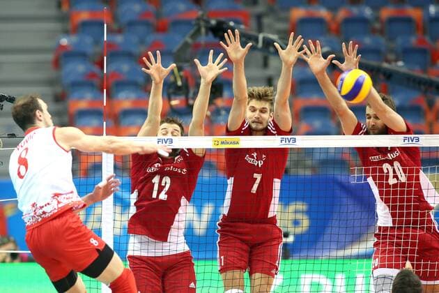 Volleyball, FIVB World League, Polen - Serbien 14.07.2016 KRAKOW TAURON ARENA - Nationalteam - ( MEN S VOLLEYBALL ) - FINAL SIX ( FIVB WORLD LEAGUE FINALS KRAKOW 2016 ) - POLSKA -SERBIA ( GAME POLAND -SERBIA) NZ ATAKUJE (L) NARKO IVOVIC W BLOKU (L) GRZEGORZ LOMACZ, (C) KAROL KLOS , (P) MATEUSZ MIKA -  20160714CSJP3002