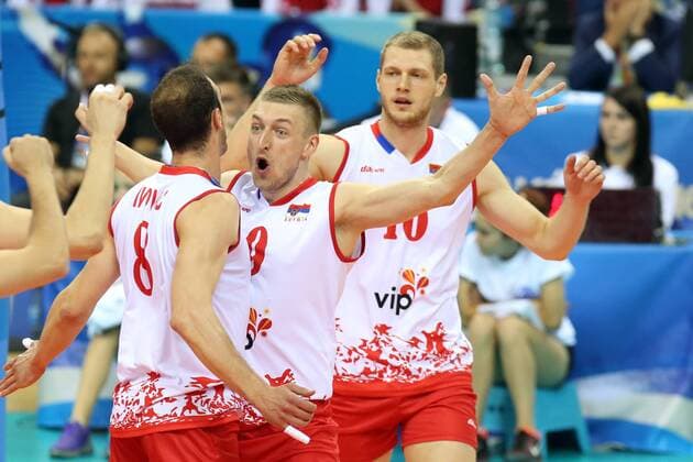 Volleyball, FIVB World League, Polen - Serbien 14.07.2016 KRAKOW TAURON ARENA - Nationalteam - ( MEN S VOLLEYBALL ) - FINAL SIX ( FIVB WORLD LEAGUE FINALS KRAKOW 2016 ) - POLSKA -SERBIA ( GAME POLAND -SERBIA) NZ (L) NARKO IVOVIC , (C) NIKOLA JOVOVIC , (P) MILOS NIKIC - Jubel - -  20160714CSJP3003