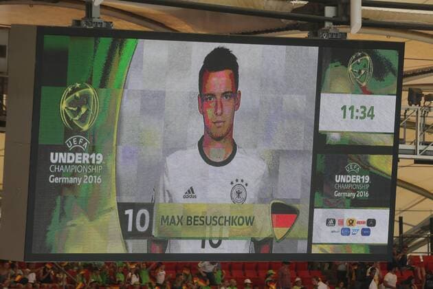 UEFA U19 EM 2016 Deutschland - Italien Deutschland, Stuttgart, 11.07.2016, Fussball, UEFA U19 EM, Gruppe A, 1. Spieltag, U19 Deutschland DFB - Italien (0:1): Max Besuschkow (Deutschland).