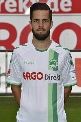 14.07.2016 - SpVgg Greuther Fürth Fuerth - 2. Fußball Bundesliga BL - Saison 2016 2017 - Fototermin Porträttermin - - Niko Gießelmann (7, SpVgg Greuther Fürth ) - Einzelbild Einzelfoto Portrait Porträt Kopfbild
