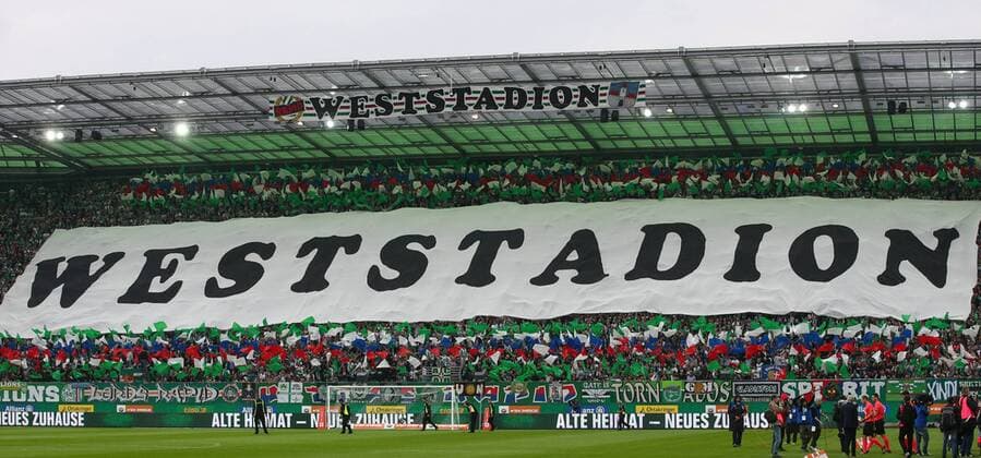 16.07.2016, Allianz Stadion, Wien, AUT, Testspiel, SK Rapid Wien vs Chelsea FC, im Bild Block West Choreographie mit einem Weststadion Banner during a Austrian Bundesliga Football test match between SK Rapid Vienna and Chelsea FC at the Allianz Stadion, Wien, Austria on 2016 07 16. Wien  EP_tha  