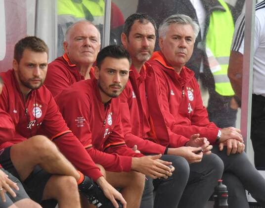 16.07.2016, Fussball, Saison 2016 2017, Testspiel, Vorbereitungsspiel, SV Lippstadt 08 - FC Bayern Muenchen 3:4, v.li., Fitnesstrainer Francesco Mauri (Bayern Muenchen), Co Trainer Davide Ancelotti (FC Bayern Muenchen), Co-Trainer Hermann Gerland (Bayern Muenchen), Co-Trainer Paul Clement (Bayern Muenchen), Trainer Carlo Ancelotti (Bayern Muenchen)
