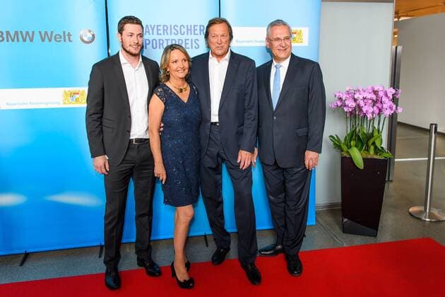 GER, Bayerische Sportpreis 2016 16.07.2016, BMW Welt, Muenchen, GER, Bayerische Sportpreis 2016, im Bild Erich Kühnhackl mit Sohn Tom , Frau und Joachim Herrmann nordphotoxStraubmeier