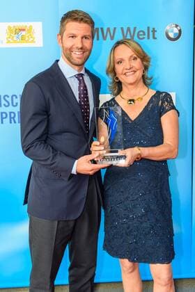 GER, Bayerische Sportpreis 2016 16.07.2016, BMW Welt, Muenchen, GER, Bayerische Sportpreis 2016, im Bild Thomas Hitzelsberger mit Preistraegerin Marianne Kreuzer nordphotoxStraubmeier