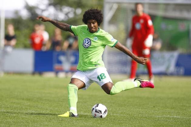 09.07.2016, Flutmulde, Gifhorn, Testspiel, VfL Wolfsburg vs Veltinsauswahl, im Bild Dante (18, VfL Wolfsburg) spielt den Ball VfL Wolfsburg vs Veltinsauswahl