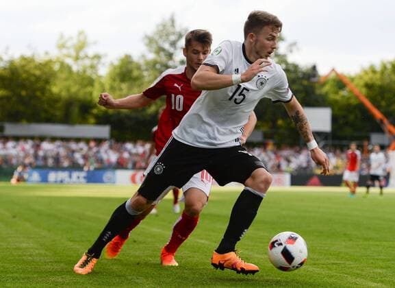 17.07.2016, xmhx, Fussball Europameisterschaft 2016 U19, Oesterreich - Deutschland, emspor v.l. Jannes Horn (Deutschland) Philipp Malicsek (Oesterreich) Reutlingen