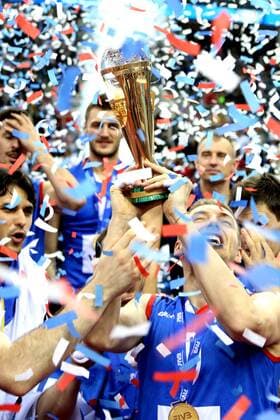 Volleyball, Serbien gewinnt World League Finale 2016.07.17 KRAKOW - TAURON ARENA serbia zwyciesca turnieju FINAL SIX 2016 LIGA SWIATOWA SIATKOWKA NZ SERBIA ZWYCIESCA TURNIEJU FINAL SIX 2016 FETA  LWI160717_099