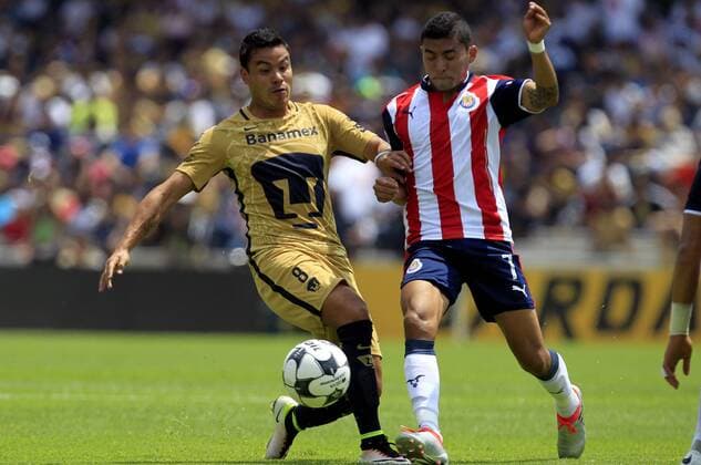(160718) -- MEXICO CITY, July 17, 2016 -- Pablo Barrera (L) of UNAM Pumas vies with Orbelin Pineda of Guadalajara Chivas during their Mexico Primera Division Apertura match at the Olympic University Stadium in Mexico City, capital of Mexico, on July 17, 2016. UNAM Pumas won 1-0. ) (SP)MEXICO-MEXICO CITY-SOCCER-LIGA MX-D1 Stringer 