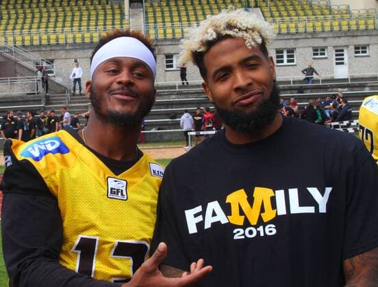 American Football American-Football-Star Odell Beckham Jr. besucht als NFL American Football Herren USA Botschafter Munich Cowboys Dantestadion München 16.07.2016 Hier Beckham (re.) mit seinem Jugendfreund Marice Sutton, der bei den Cowboys spielt F