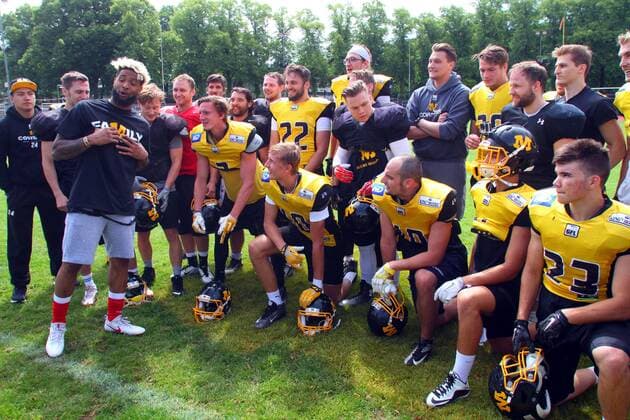 American Football American-Football-Star Odell Beckham Jr. besucht als NFL American Football Herren USA Botschafter Munich Cowboys Dantestadion München 16.07.2016 Hier gibt Beckham Cowboys Spielern Tipps F