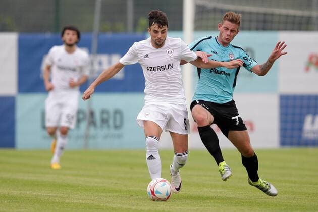 Michel (Qarabag Agdam FK 8 - Miguel Marcos Madera) im Zweikampf mit Dave Turpel (F91 Duedelingen - 77) Fussball, Champions League Qualifikation, Quali, 2. Runde, Rueckspiel, return leg, Saison 2016-2017 20.07.2016 F91 Duedelingen (LUX) - FK Qarabag Akdam (AZR) Stade Jos Nosbaum, Duedelingen 
