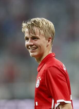 Felix GOETZE, FCB 4 Halbfigur, Freisteller , Aktion, Einzelbild, Portrait, Porträt, lacht, lächelt, lachend, smile, froh, happy , FC BAYERN MUENCHEN - MANCHESTER CITY 1-0 Fussball Freundschaftsspiel 1. Bundesliga , Muenchen, am 20.07.2016, xx.Spieltag, Saison 2016 2017, 1.Liga, 1.Bundesliga,FCB
