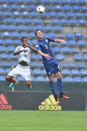 GER, UEFA U19 EURO 2016, Halbfinale, England (ENG) vs Italien (ITA) 21.07.2016, Hardtwaldstadion, Sandhausen, GER, UEFA U19 EURO 2016 im Bild: Reece Oxford ( 16, England) gegen Andrea Favilli ( 9, Italien Italy (ITA) nordphotox xFabisch