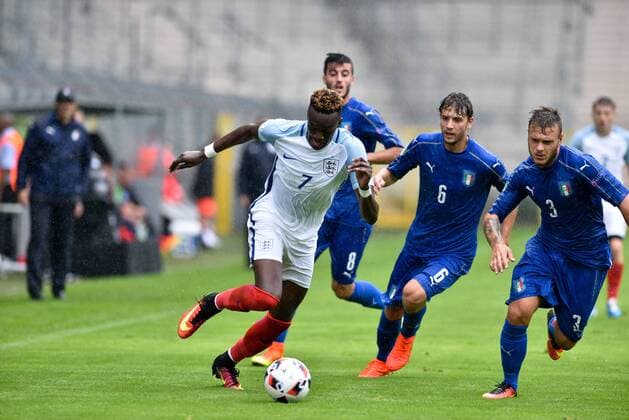 GER, UEFA U19 EURO 2016, Halbfinale, England (ENG) vs Italien (ITA) 21.07.2016, Hardtwaldstadion, Sandhausen, GER, UEFA U19 EURO 2016 im Bild: Tammy Abraham ( 7, England) gegen Federico Dimarco ( 3, Italien Italy (ITA), Alberto Picci ( 8, Italien Italy (ITA), Manuel Locatelli ( 6, Italien Italy (ITA) nordphotox xFabisch