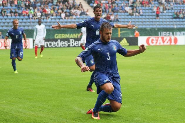 v.li.: Paolo Ghiglione (Italien, 18) und Torschütze Federico Dimarco (Italien, 3) jubeln über das 0:1, Jubel, Torjubel, Torerfolg, celebrate the goal, goal, celebration, Jubel ueber das Tor, optimistisch, Action, Aktion, Fussball, UEFA U19-EM, Halbfinale, England - Italien, xozx