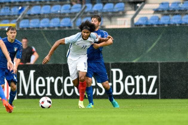 GER, UEFA U19 EURO 2016, Halbfinale, England (ENG) vs Italien (ITA) 21.07.2016, Hardtwaldstadion, Sandhausen, GER, UEFA U19 EURO 2016 im Bild: Isaiah Brown ( 11, England) gegen Andrea Favilli ( 9, Italien Italy (ITA) nordphotox xFabisch