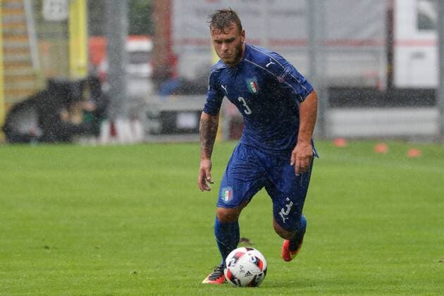 Federico Dimarco (Italien, 3), Freisteller, Ganzkörper, Einzelbild, Aktion, Action, Fussball, UEFA U19-EM, Halbfinale, England - Italien, xozx