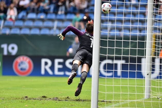 GER, UEFA U19 EURO 2016, Halbfinale, England (ENG) vs Italien (ITA) 21.07.2016, Hardtwaldstadion, Sandhausen, GER, UEFA U19 EURO 2016, Play-Off, im Bild: Federico Dimarco ( 3, Italien Italy (ITA) trifft gegen Freddie Woodman ( 1, England) zum 2:0 nordphotox xFabisch