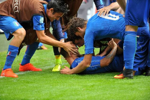 GER, UEFA U19 EURO 2016, Halbfinale, England (ENG) vs Italien (ITA) 21.07.2016, Hardtwaldstadion, Sandhausen, GER, UEFA U19 EURO 2016, Play-Off, im Bild: Jubel ueber das 2:0 durch Federico Dimarco ( 3, Italien Italy (ITA) in der Mitte am Boden nordphotox xFabisch