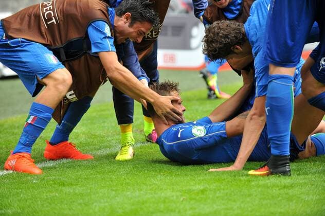 GER, UEFA U19 EURO 2016, Halbfinale, England (ENG) vs Italien (ITA) 21.07.2016, Hardtwaldstadion, Sandhausen, GER, UEFA U19 EURO 2016, Play-Off, im Bild: Jubel ueber das 2:0 durch Federico Dimarco ( 3, Italien Italy (ITA) in der Mitte am Boden nordphotox xFabisch
