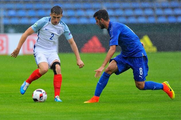Jonjoe Kenny (ENG), Alberto Picchi (ITA). Deutschland, Mannheim: Fussball, UEFA Under19 Championship Halbfinale: England vs Italien am 21.07.2016, Carl-Benz-Stadion.