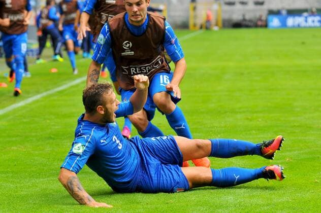Torjubel des Torschuetzen Federico Dimarco (ITA), Patrick Cutrone (ITA). Deutschland, Mannheim: Fussball, UEFA Under19 Championship Halbfinale: England vs Italien am 21.07.2016, Carl-Benz-Stadion.