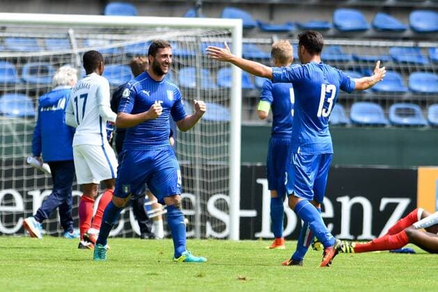 Themen der Woche SPORT GER, UEFA U19 EURO 2016, Halbfinale, England (ENG) vs Italien (ITA) 21.07.2016, Hardtwaldstadion, Sandhausen, GER, UEFA U19 EURO 2016, Play-Off, im Bild: Jubel bei Mauro Coppolaro ( 15, Italien Italy (ITA) und Giuseppe Pezzella ( 13, Italien Italy (ITA) nordphotox xFabisch