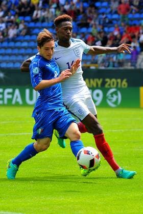 Simone Minelli (ITA), Reece Oxford (ENG). Deutschland, Mannheim: Fussball, UEFA Under19 Championship Halbfinale: England vs Italien am 21.07.2016, Carl-Benz-Stadion.
