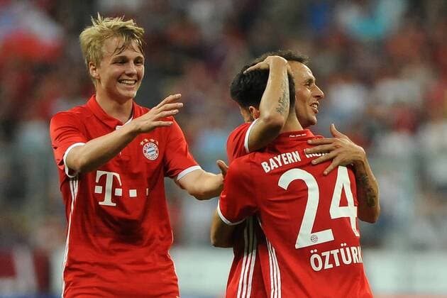 vl. Felix Goetze, Erdal Oeztuerk und Rafinha (FC Bayern Muenchen) , beim Testspiel zwischen dem FC Bayern Muenchen und Manchester City am 20.07.2016. Copyright: Stuetzle xEibner-Pressefoto EP_WSE