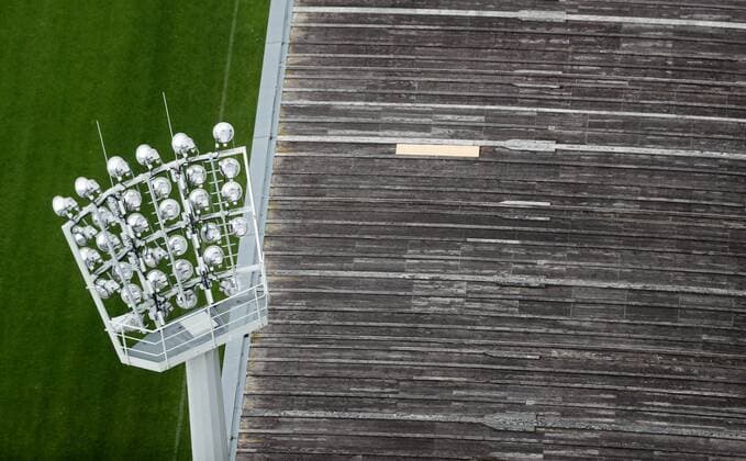 Fußball, Stadiongeschichte Stuttgarter Kickers Stuttgarter Kickers Gazi Stadion Tribüne Dach Deutschland, Stuttgart, 21.07.2016, Fussball, Regionalliga Südwest, Stuttgarter Kickers: Tribüne im GAZI Stadion wird nach Pilzbefall saniert.