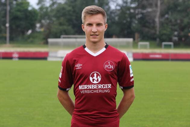 21.07.2016 - 1. FC Nürnberg FCN - 2. Fußball Bundesliga BL - Saison 2016 2017 - Fototermin Porträttermin - MWei - Dennis Lippert (13, 1. FC Nürnberg FCN ) Einzelbild Einzelfoto Portrait Porträt Kopfbild