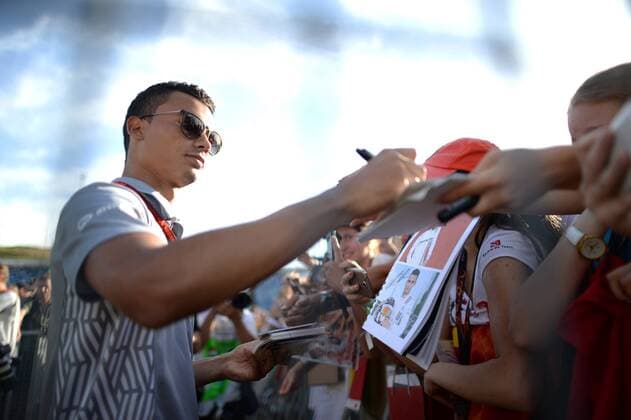 Formel 1, GP von Ungarn, Training Hungarian Grand Prix, Hungaroring, Budapest 21 - 24 July 2016 21.07.2016 - Autograph session, Pascal Wehrlein (GER) Manor Racing MRT05 