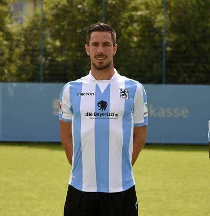 22.07.2016, Fussball 2.Liga 2016 2017, TSV 1860 München, Porträttermin 2016 2017, Milos Degenek (TSV 1860 München).