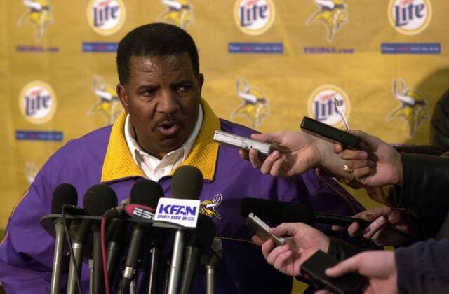 July 22, 2016 - File - DENNIS GREEN, former head coach of the Vikings and Cardinals, has died at the age of 67, reportedly from cardiac arrest. Green became head coach of the Vikings in 1992, instantly leading the team to a playoff berth. In 1998, he coached the team to one of the best offensive performances in league history and finished 15-1. Green and the Vikings returned to the NFC title game in 2000. Pictured: Jan. 4, 2002 - Bloomington, Minnesota, U.S. - Minnesota Vikings head coach Dennis Green during press confrence at Winter Park where he announced he s leaving his coaching position. Dennis Green 1949-2016 NFL American Football Herren USA Coach - ZUMAm42_