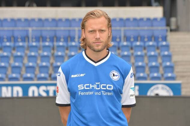 22.07.2016, Fussball, 2. LIGA, Saison 2016 2017, SCHÜCO-ARENA, BIELEFELD Fußball, GER, 2.BL, Portraittermin 2016 2017, Arminia Bielefeld Daniel Brinkmann (Arminia Bielefeld), Aktion, Einzelbild, Quer, Portrait