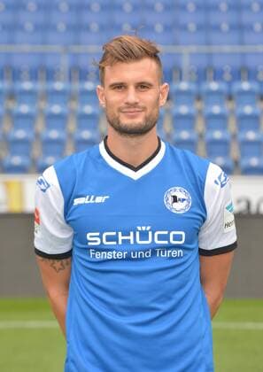 22.07.2016, Fussball, 2. LIGA, Saison 2016 2017, SCHÜCO-ARENA, BIELEFELD Fußball, GER, 2.BL, Portraittermin 2016 2017, Arminia Bielefeld Christopher Nöthe (Arminia Bielefeld), Aktion, Einzelbild, Hoch, Portrait