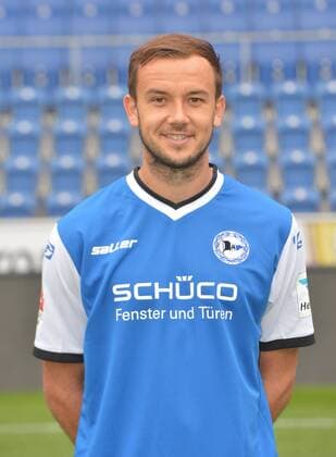 22.07.2016, Fussball, 2. LIGA, Saison 2016 2017, SCHÜCO-ARENA, BIELEFELD Fußball, GER, 2.BL, Portraittermin 2016 2017, Arminia Bielefeld Manuel Prietl (Arminia Bielefeld), Aktion, Einzelbild, Hoch, Portrait