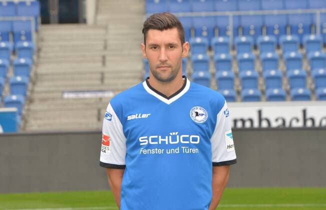 22.07.2016, Fussball, 2. LIGA, Saison 2016 2017, SCHÜCO-ARENA, BIELEFELD Fußball, GER, 2.BL, Portraittermin 2016 2017, Arminia Bielefeld Stephan Salger (Arminia Bielefeld), Aktion, Einzelbild, Quer, Portrait