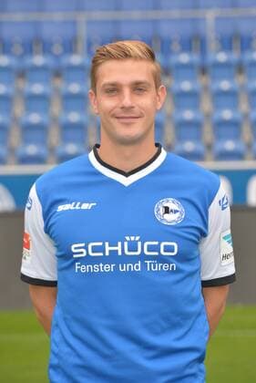 22.07.2016, Fussball, 2. LIGA, Saison 2016 2017, SCHÜCO-ARENA, BIELEFELD Fußball, GER, 2.BL, Portraittermin 2016 2017, Arminia Bielefeld Tom Schütz (Arminia Bielefeld), Aktion, Einzelbild, Hoch, Portrait